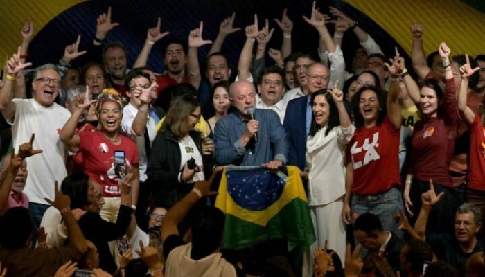 116722108-topshot-brazils-president-and-re-election-candidate-for-the-workers-party-pt-luiz-inac
