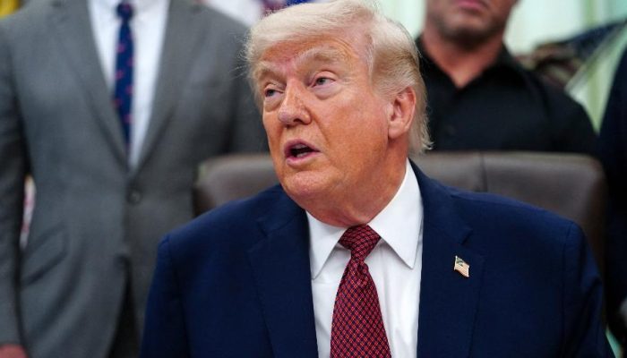 18abr2026---o-presidente-dos-eua-donald-trump-no-salao-oval-da-casa-branca-1776706091851_v2_900x506