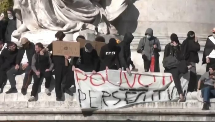 190042,franca-impoe-toque-de-recolher-apos-onda-de-protestos-3