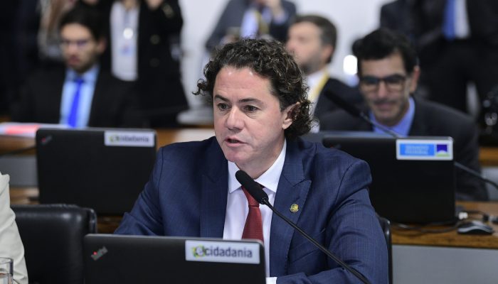 Comissão de Meio Ambiente (CMA) realiza reunião com 6 itens. Entre eles, o PL 2.522/2022.

Em pronunciamento, à bancada, senador Veneziano Vital do Rêgo (MDB-PB).

Foto: Pedro França/Agência Senado