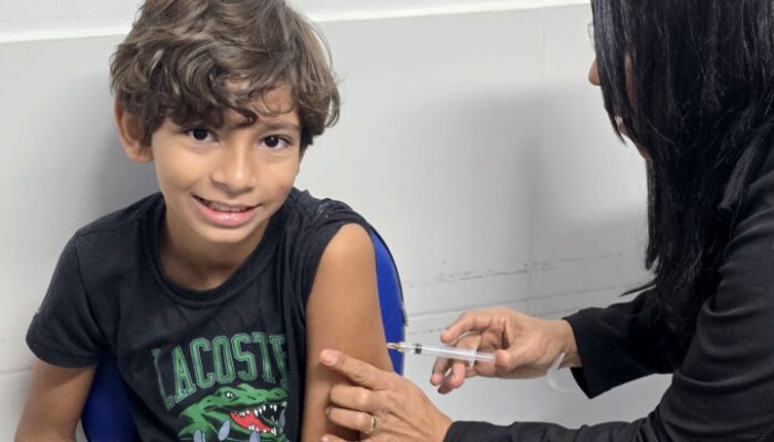 Adolescente vacina