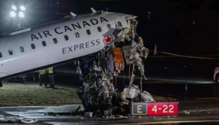 Colisão avião e caminhão nos EUA