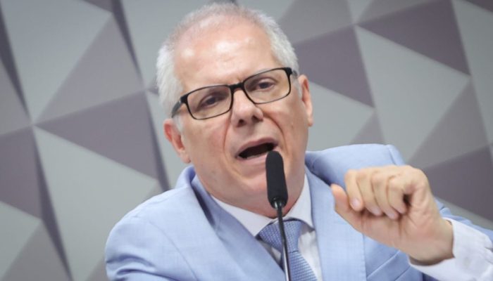 Ex-presidente-do-INSS-Instituto-Nacional-do-Seguro-Social-Alessandro-Stefanutto-e-ouvido-pela-CPMI-que-apura-fraudes-nos-descontos-previdenciarios-do-orgao-Metropoles-6