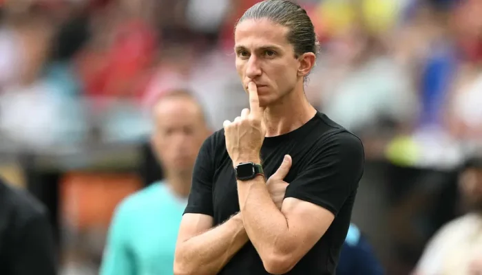 Filipe-Luis-Flamengo-Bayern-aspect-ratio-512-320