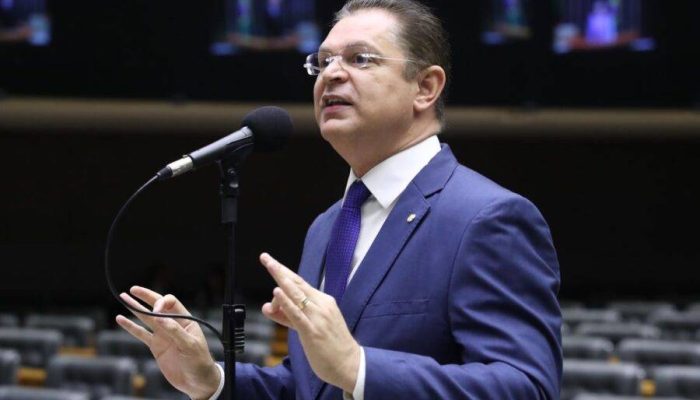 Sostenes-Cavalcante-Deputado-2-900x615