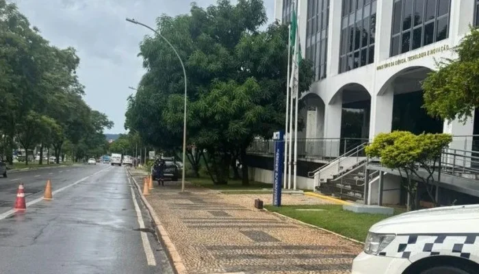 Suspeita de bomba no ministerio