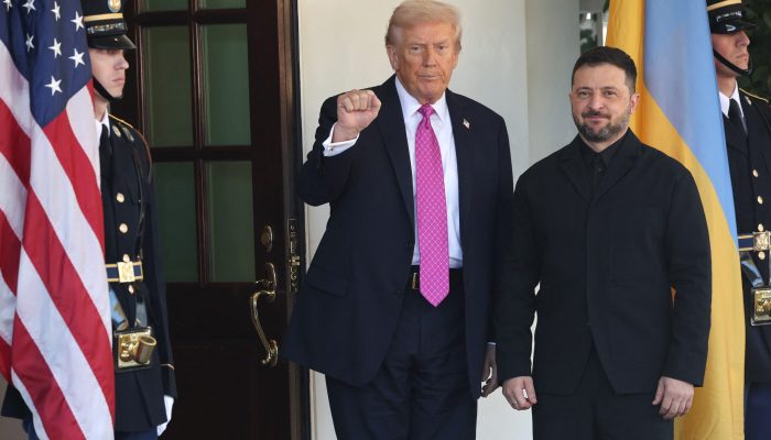afp-20251017-2241656779-v1-highres-trumpmeetswithukrainianpresidentzelenskyatth