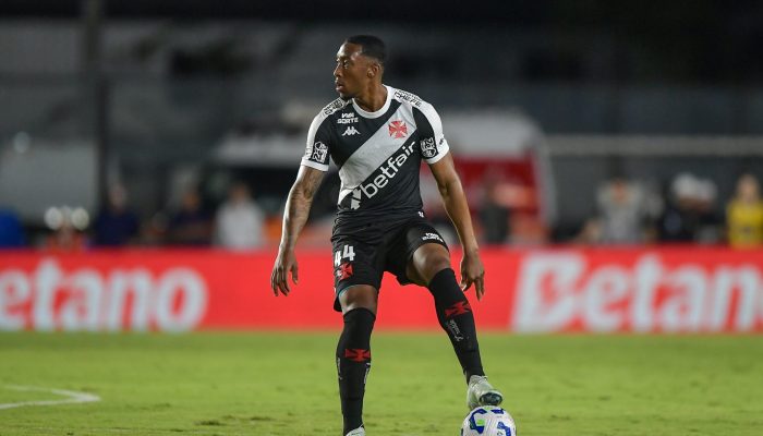 RJ - RIO DE JANEIRO - 20/05/2025 - COPA DO BRASIL 2025, VASCO X OPERARIO - Luiz Gustavo jogador do Vasco durante partida contra o Operario no estadio Sao Januario pelo campeonato Copa Do Brasil 2025. Foto: Thiago Ribeiro/AGIF