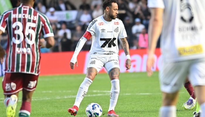 SP - SANTOS - 31/08/2025 - BRASILEIRO A 2025, SANTOS X FLUMINENSE - Neymar jogador do Santos durante partida contra o Fluminense no estadio Vila Belmiro pelo campeonato Brasileiro A 2025.  Foto: Jota Erre/AGIF