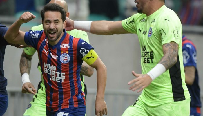BA - SALVADOR - 02/11/2025 - BRASILEIRO A 2025, BAHIA X BRAGANTINO - Everton Ribeiro jogador do Bahia comemora gol durante partida contra o Bragantino no estadio Arena Fonte Nova pelo campeonato Brasileiro A 2025. Foto: Jhony Pinho/AGIF