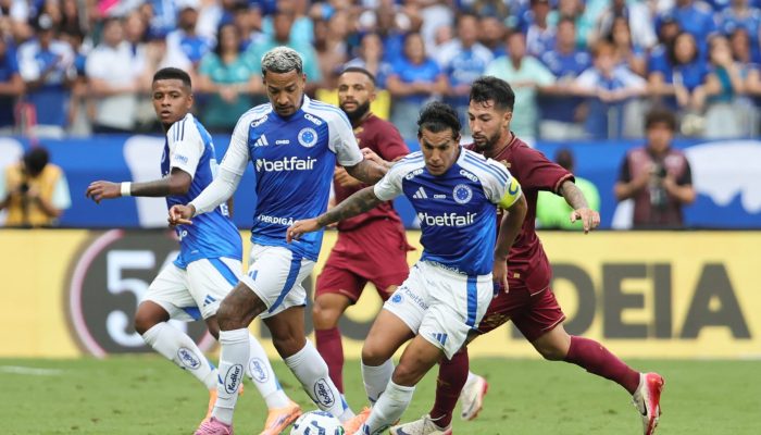 MG - BELO HORIZONTE - 09/11/2025 - BRASILEIRO A 2025, CRUZEIRO X FLUMINENSE - Lucas Romero jogador do Cruzeiro durante partida contra o Fluminense no estadio Mineirao pelo campeonato Brasileiro A 2025. Foto: Gilson Lobo/AGIF