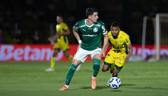 SP - MIRASSOL - 09/11/2025 - BRASILEIRO A 2025, MIRASSOL X PALMEIRAS -PIQUEREZ jogador do Palmeiras durante partida contra o Mirassol no estadio Jose Maria de Campos Maia pelo campeonato Brasileiro A 2025. Foto: Joisel Amaral/AGIF