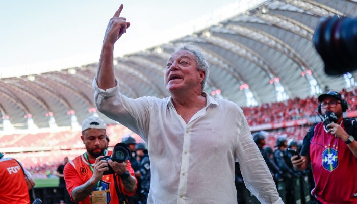 RS - PORTO ALEGRE - 07/12/2025 - BRASILEIRO A 2025, INTERNACIONAL X BRAGANTINO - Abel Braga tecnico do Internacional durante partida contra o Bragantino no estadio Beira-Rio pelo campeonato Brasileiro A 2025. Foto: Luiz Erbes/AGIF