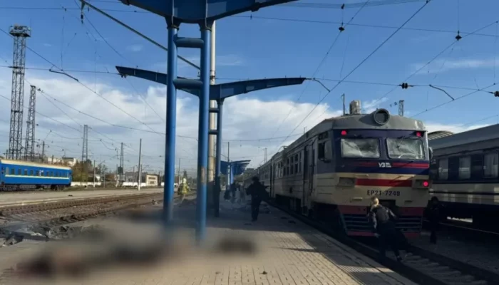 estacao-de-trem-em-dnipro-onde-russia-realizou-ataque-com-drone-29outubro2026-1793269880647_v2_900x506.png