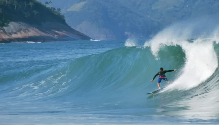 melhores-destinos-de-surfe-no-brasil-01_18f8cf8b-b28e-4fff-acd9-d5edc1cdeda8