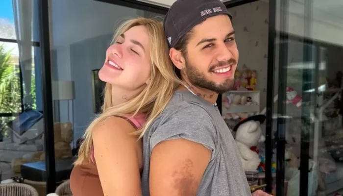 outro-lado-da-tatuagem-de-virginia-e-ze-felipe-cantor-tatuou-ate-o-nome-da-marca-de-virginia-wepink-1748434784375_v2_900x506.png
